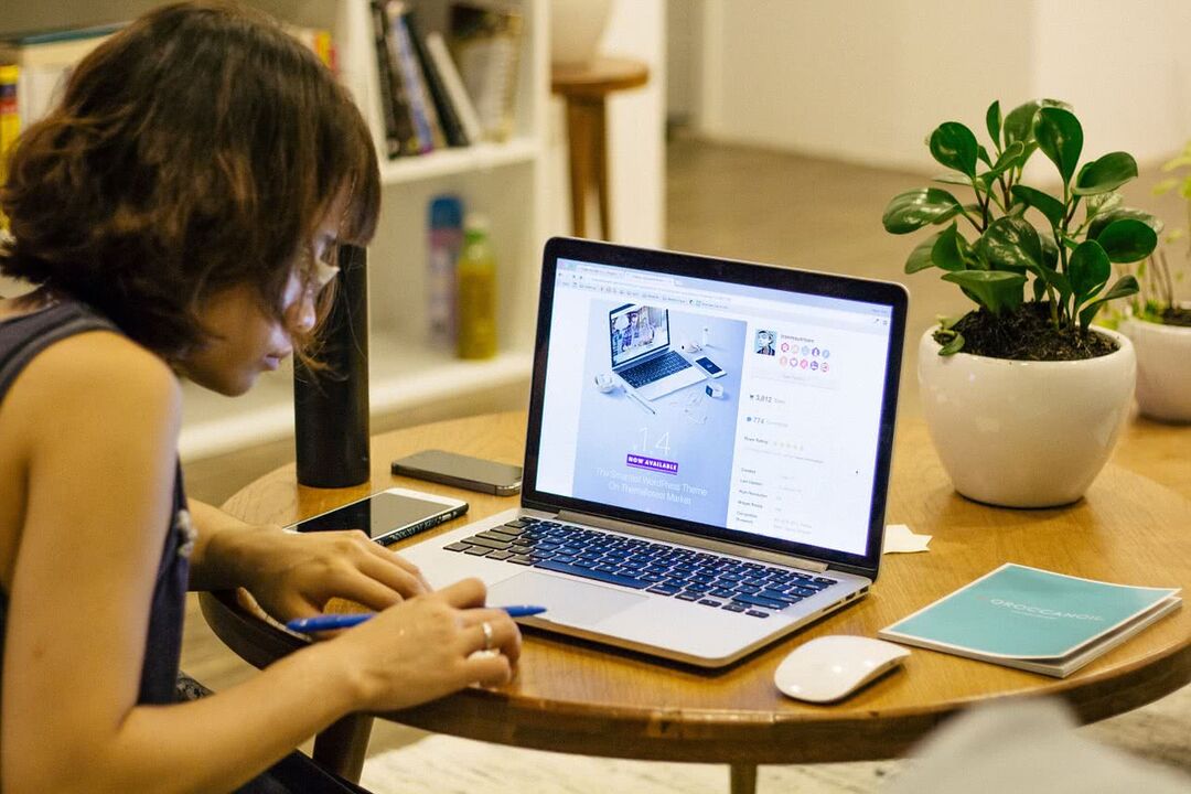 Karya sedentary salaku ngabalukarkeun osteochondrosis thoracic